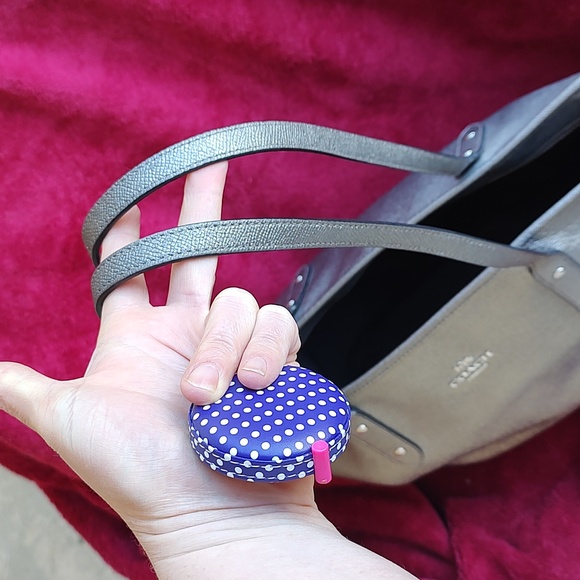 Coach city tote medium metallic silver. excellent used condition. Preloved - Picture 13 of 16